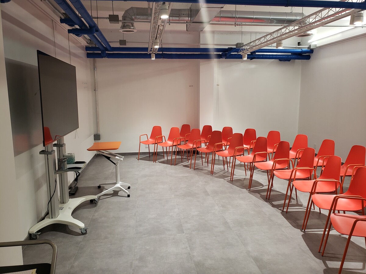 2450 Hollywood Blvd, Hollywood, FL 33020 - Unit 320 -  - Interior Photo - Image 1 of 18