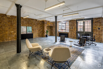 14 Gowers Walk, London for lease Interior Photo- Image 2 of 3