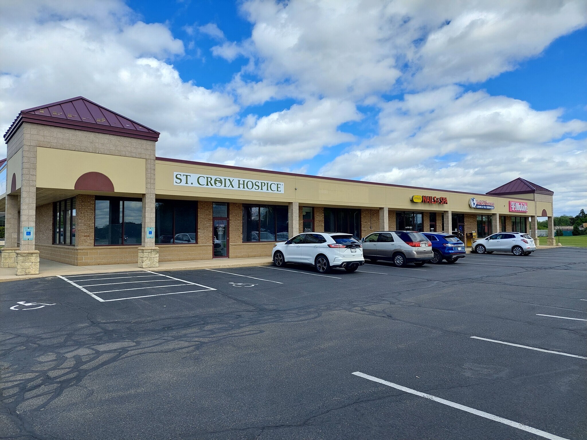 825 Lexington Blvd, Fort Atkinson, WI for lease Building Photo- Image 1 of 20
