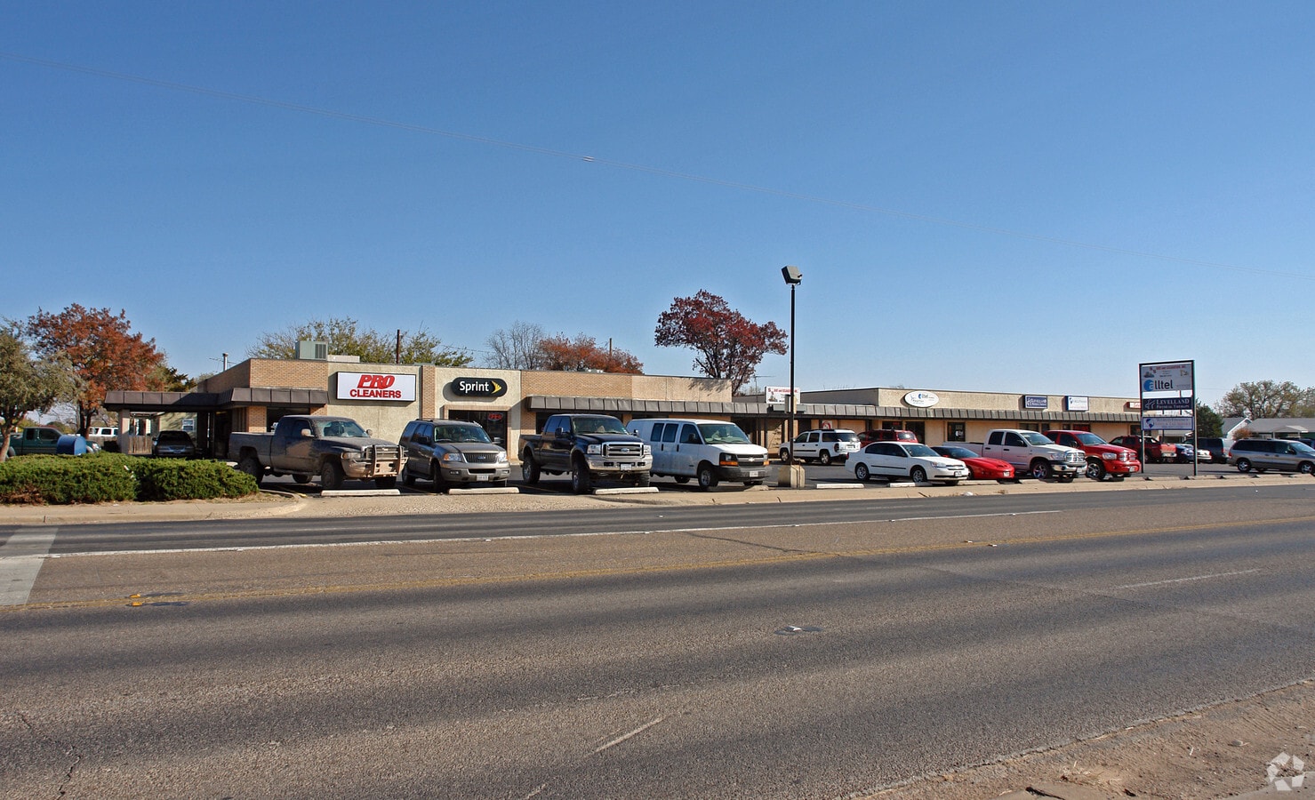 10011011 College Ave, Levelland, TX 79336 OfficeRetail for Lease