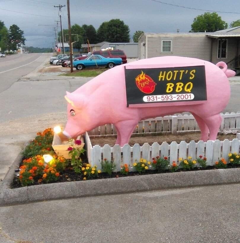 275 S Main St, Lobelville, TN 37097