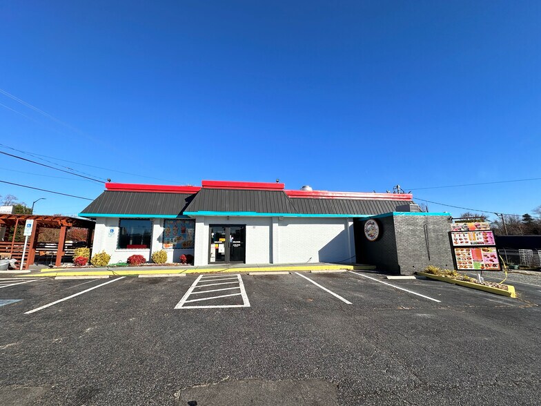 2613 W Gate City Blvd, Greensboro, NC 27403