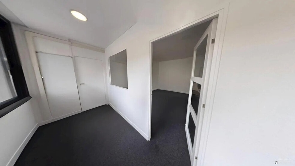 Office in Boulogne-Billancourt for lease - Building Photo - Image 2 of 7