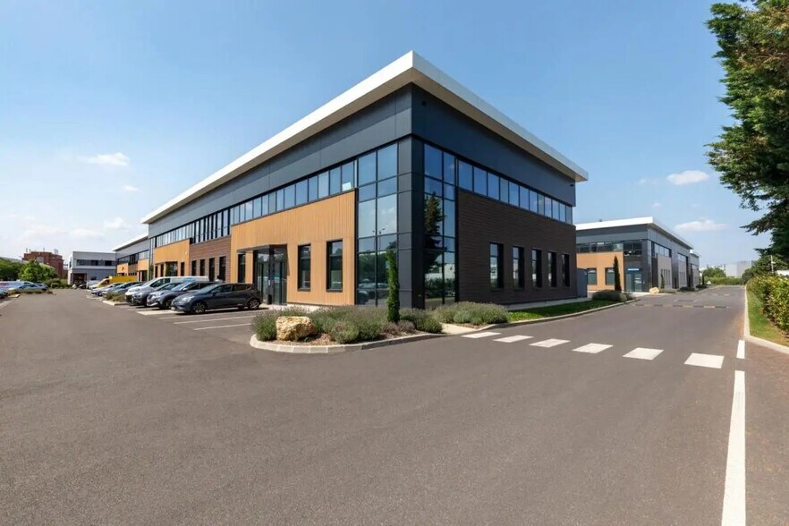 145 Rue Des Caboeufs, Gennevilliers for lease - Building Photo - Image 1 of 8