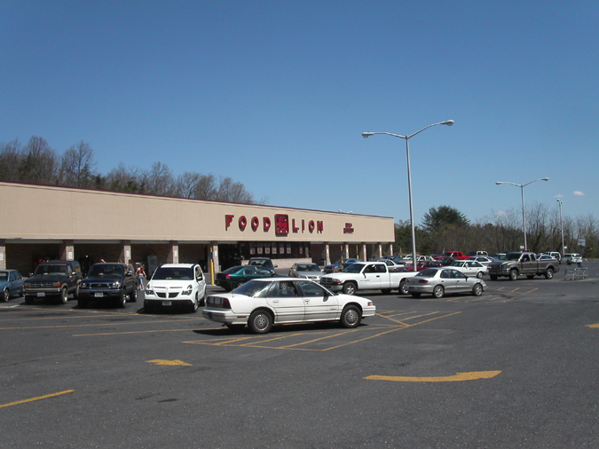 2411 W Beverley St, Staunton, VA for lease - Building Photo - Image 2 of 2