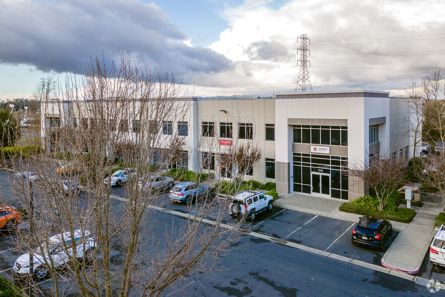 2789-2799 Napa Valley Corporate Dr, Napa, CA for lease - Primary Photo - Image 1 of 8