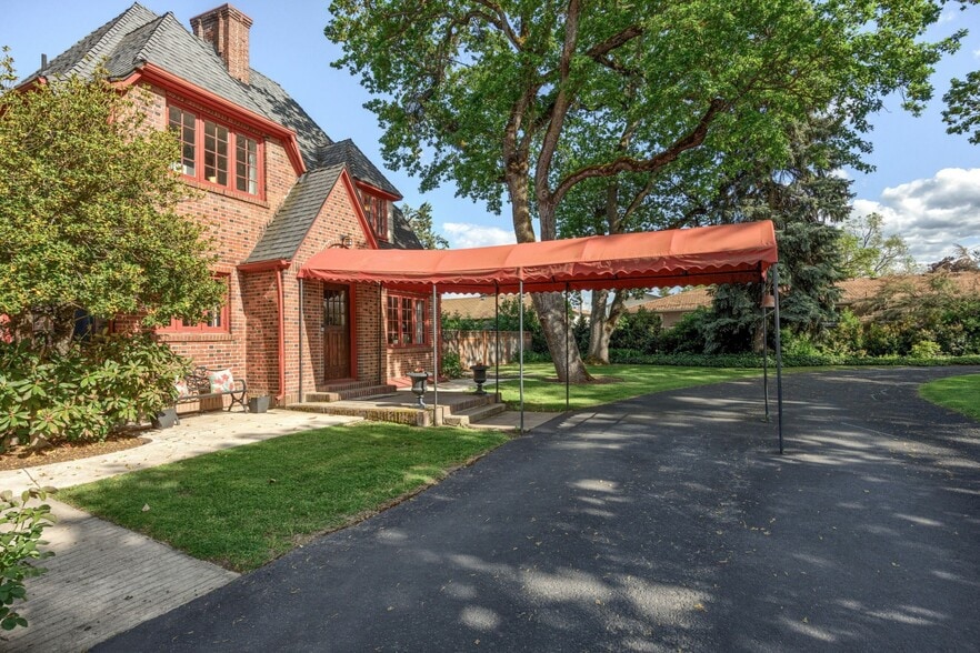 2336 Table Rock Rd, Medford, OR for sale - Building Photo - Image 2 of 50