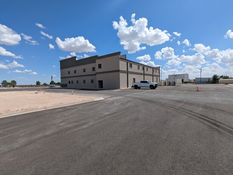 6999 E Hwy 80, Odessa, TX 79762 The Mansion