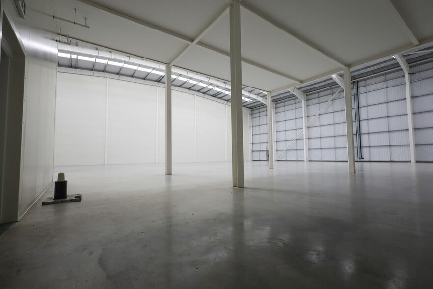 Limberline Rd, Portsmouth for lease - Interior Photo - Image 3 of 37