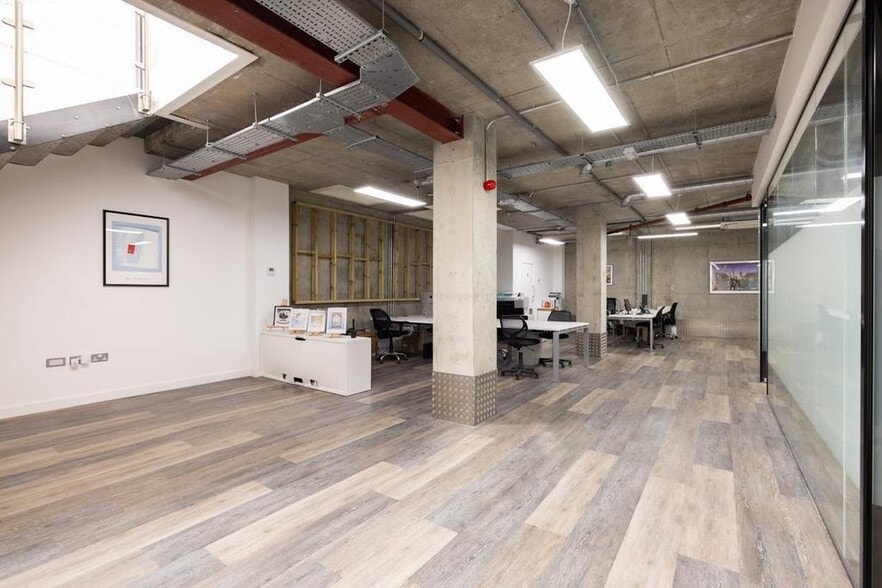 43-45 East Smithfield, London for lease - Building Photo - Image 2 of 31