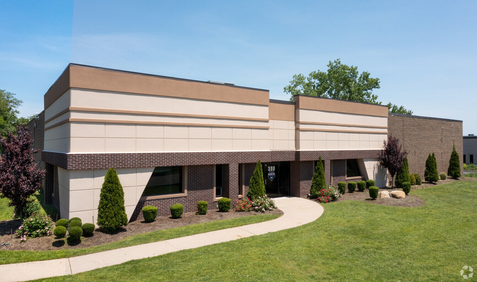 85 Nicon Ct, Hauppauge, NY 11788