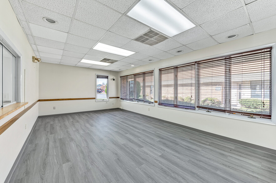 2110 Hartford Rd, Hampton, VA for lease - Interior Photo - Image 3 of 16