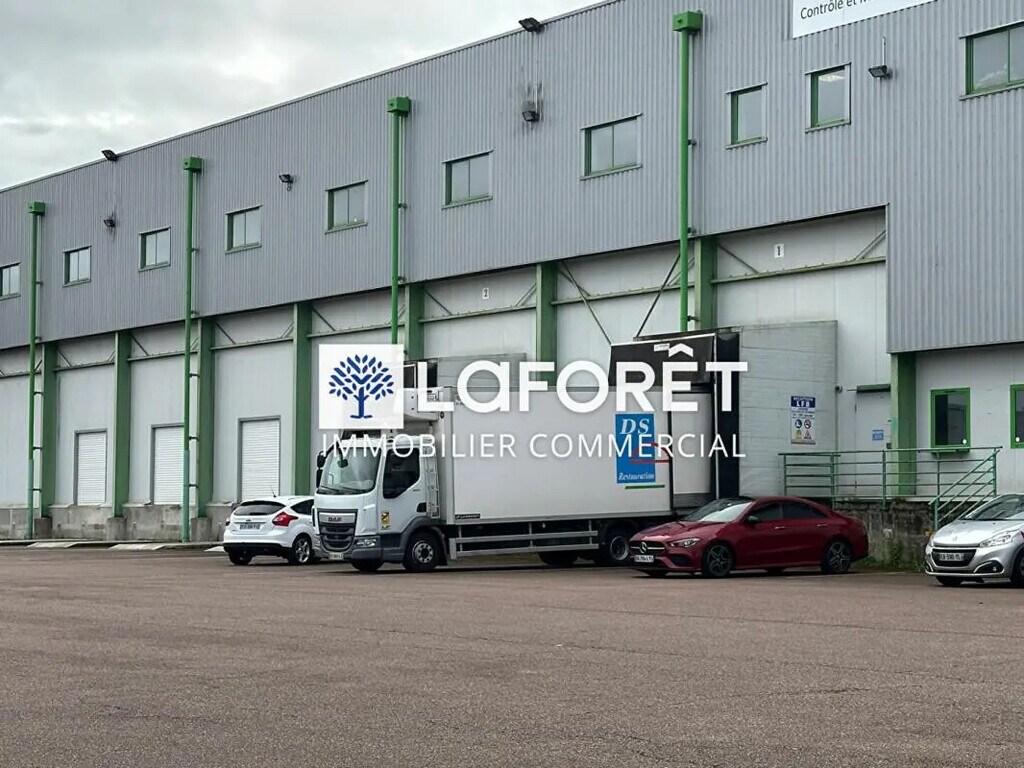 Location Entrepôt 1 600 m² - Photo 1