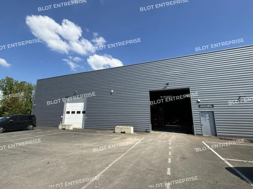 Flex in Le Cellier for lease Building Photo- Image 1 of 10