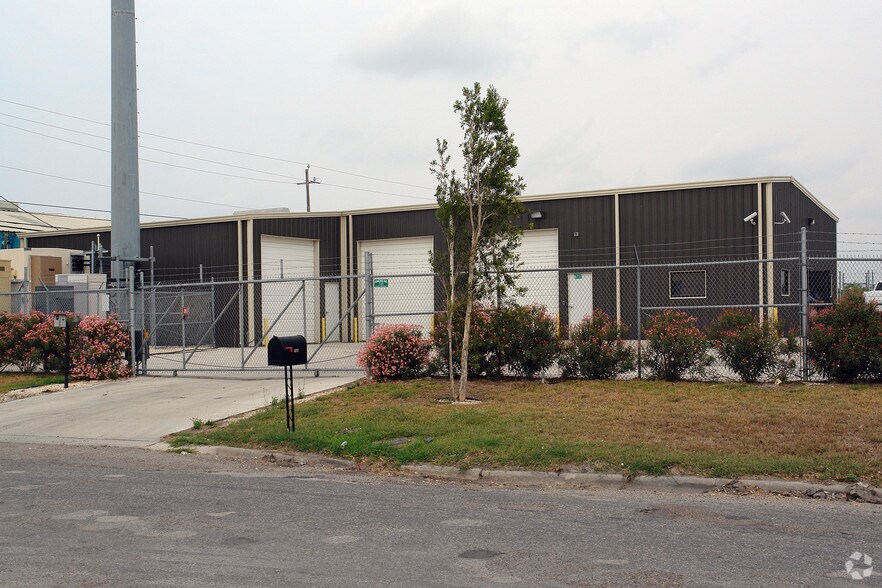 6717 Kram St, Corpus Christi, TX for lease - Primary Photo - Image 1 of 13