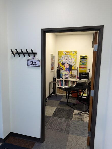 1040 Mustang Dr, Grapevine, TX for lease - Interior Photo - Image 3 of 16