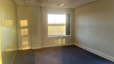 Siskin Pky E, Coventry for lease Interior Photo- Image 2 of 11