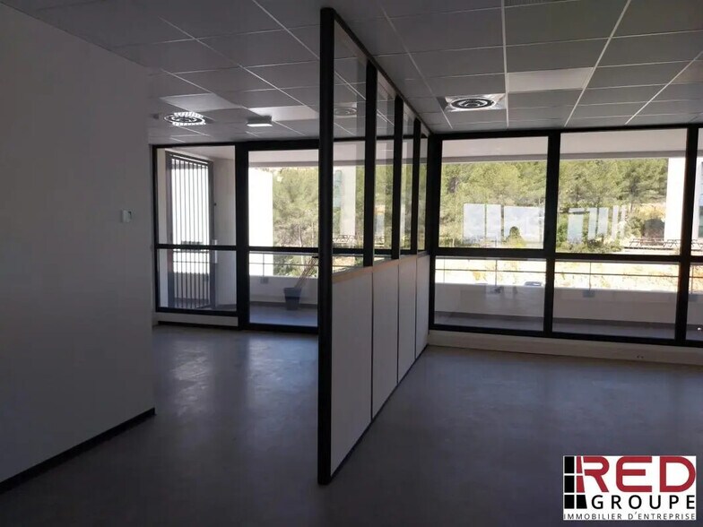 Office in La Ciotat for lease - Building Photo - Image 1 of 5