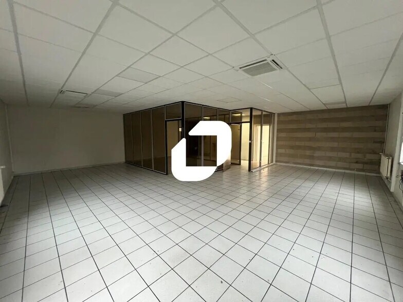 Office in Ruitz for lease - Building Photo - Image 3 of 32