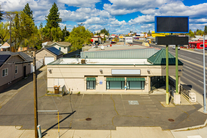 3401 N Division St, Spokane, WA for lease - Building Photo - Image 2 of 6