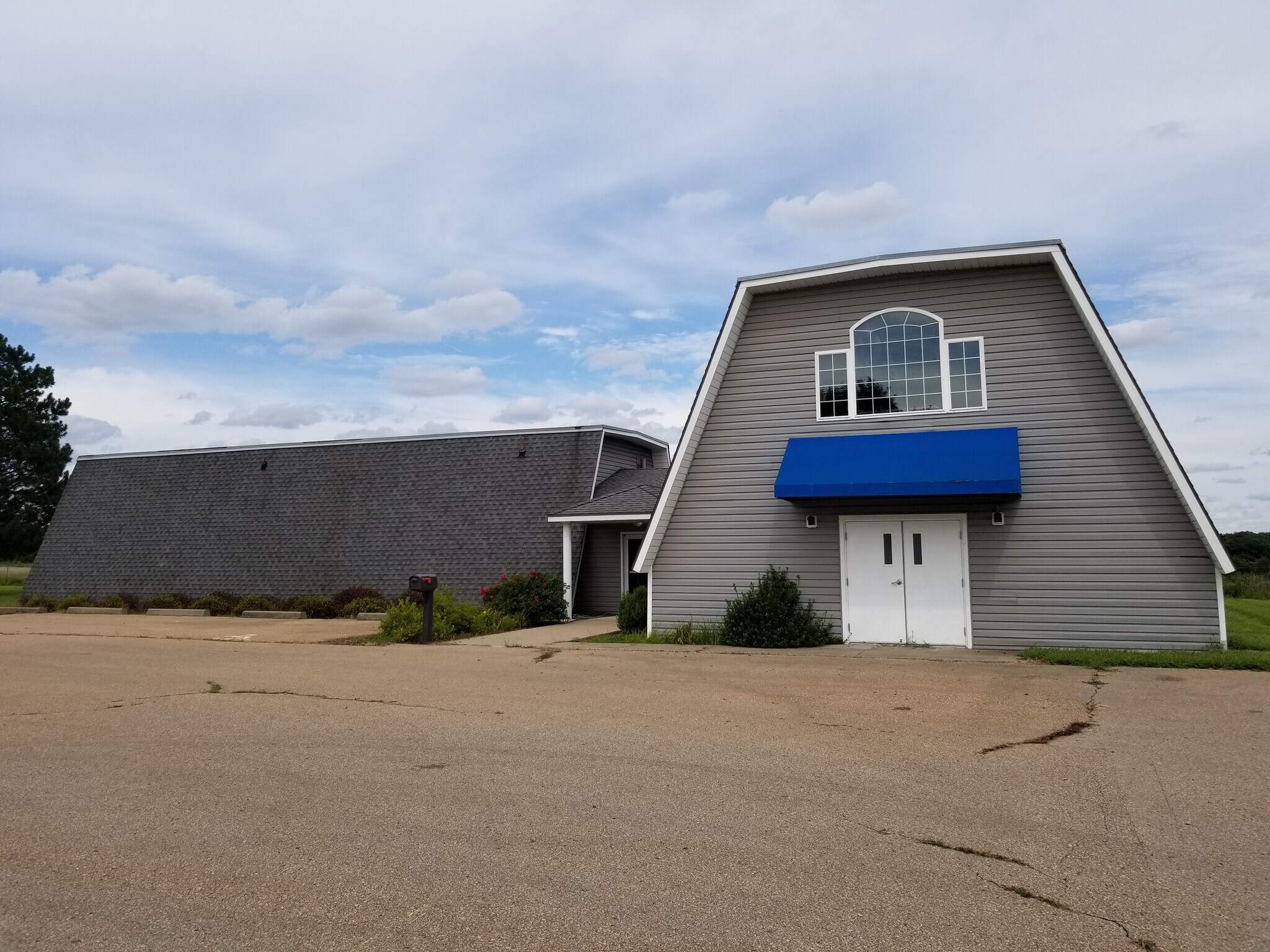 3737 NW 35th St, Topeka, KS for sale Building Photo- Image 1 of 1