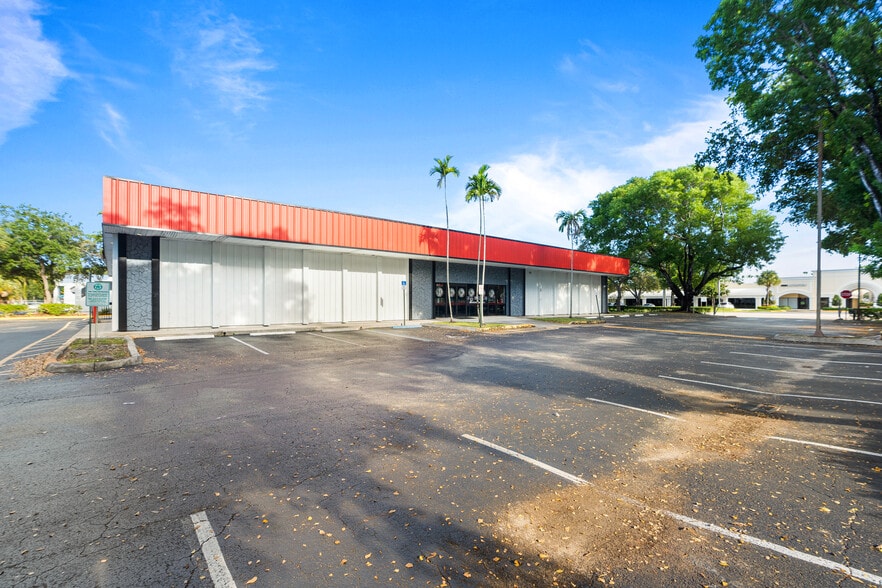 7707 W Commercial Blvd, Tamarac, FL for lease - Building Photo - Image 3 of 15
