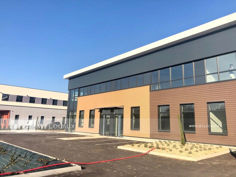 Flex in Gennevilliers for lease - Building Photo - Image 1 of 3