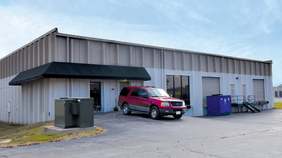 13750 Rider Trail N, Earth City, MO for sale - Primary Photo - Image 1 of 3