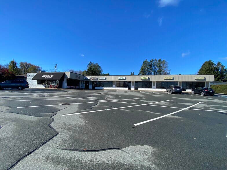 880 E Main Rd, Portsmouth, RI for lease - Building Photo - Image 2 of 10