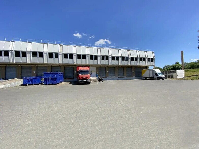 Industrial in Villejust for lease - Building Photo - Image 1 of 8
