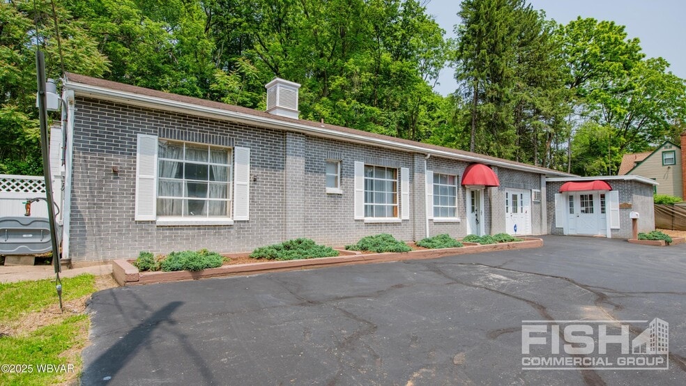 994 Vallamont Dr, Williamsport, PA for sale - Building Photo - Image 2 of 11