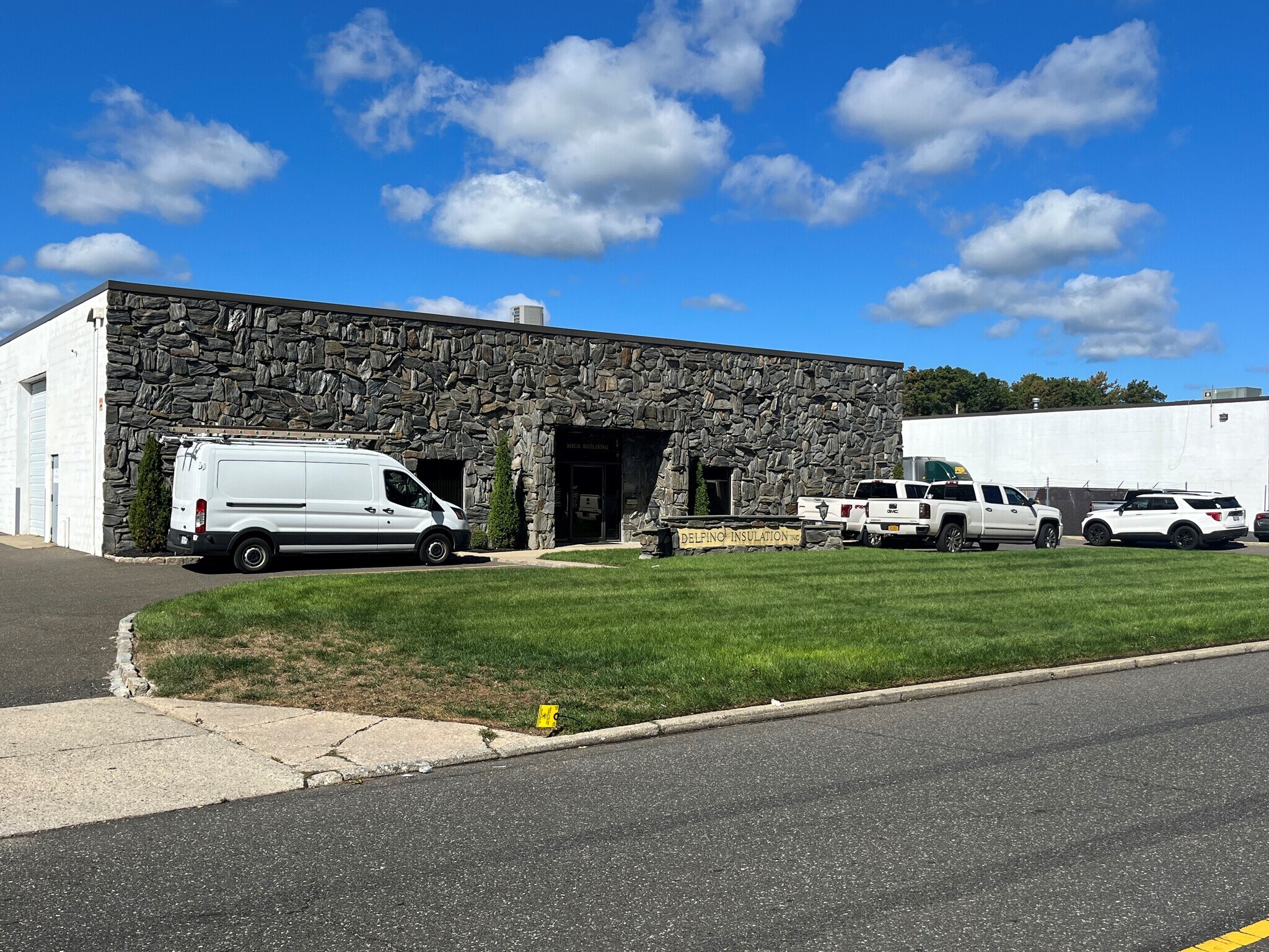 1648 Locust Ave, Bohemia, NY 11716