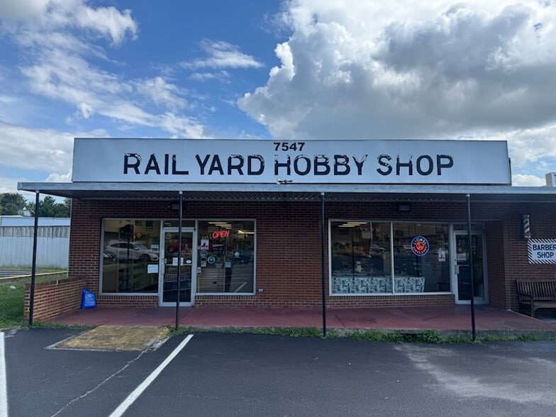 7547 Williamson Rd, Hollins, VA for lease - Building Photo - Image 2 of 22