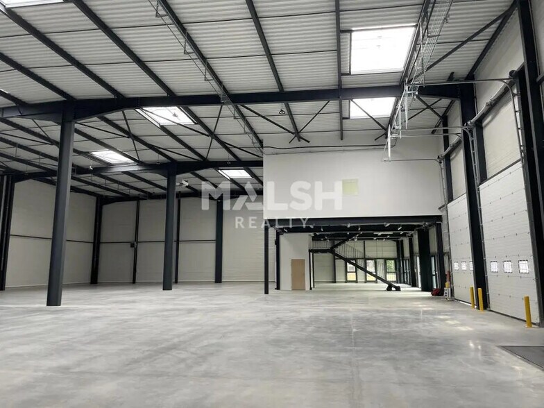 Flex in Corbas for lease - Building Photo - Image 2 of 18