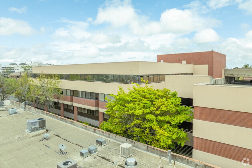 1201 Alhambra Blvd, Sacramento, CA for lease - Building Photo - Image 2 of 11
