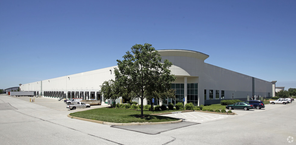 13257-13269 Corporate Exchange Dr, Bridgeton, MO for sale - Building Photo - Image 1 of 1