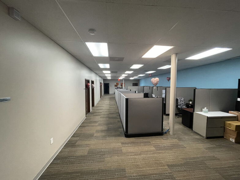 9434 Katy Fwy, Houston, TX for lease - Interior Photo - Image 3 of 12