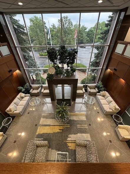 8330 Allison Pointe Trl, Indianapolis, IN for lease - Building Photo - Image 3 of 11