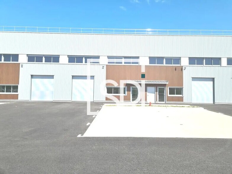 Industrial in Cournon-d'Auvergne for lease - Building Photo - Image 3 of 10