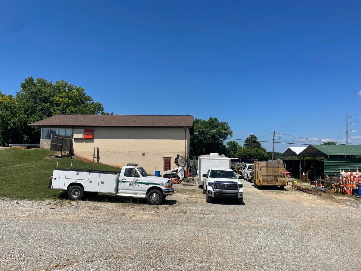 8438 Rutledge Pike, Knoxville, TN 37924 Office Building FOR RENT on