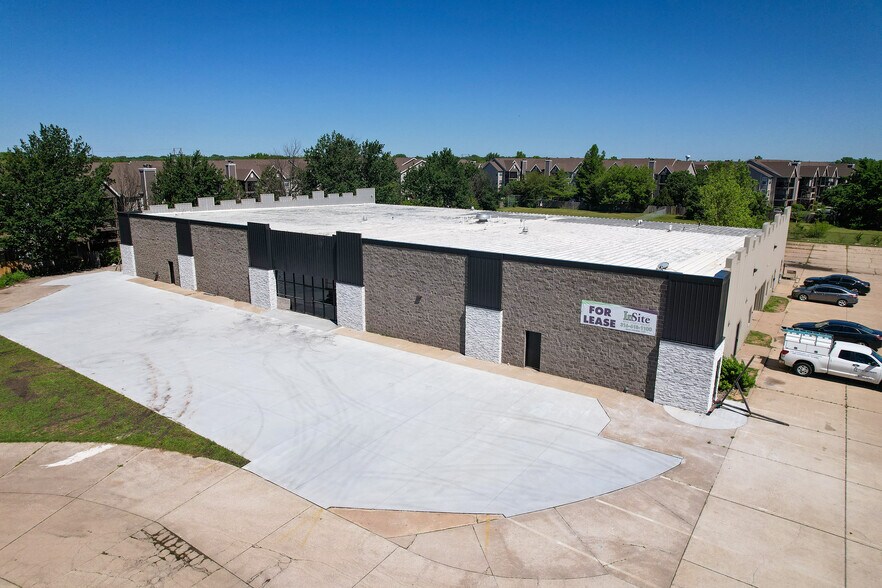 7370 E 37th St, Wichita, KS for lease - Primary Photo - Image 1 of 83