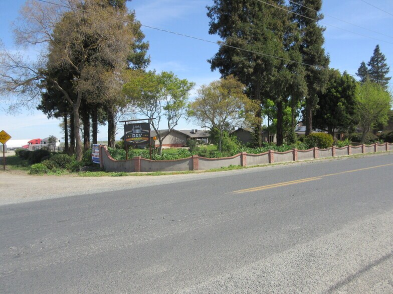 12652 Prosperity, Tulare, CA for lease - Building Photo - Image 3 of 9