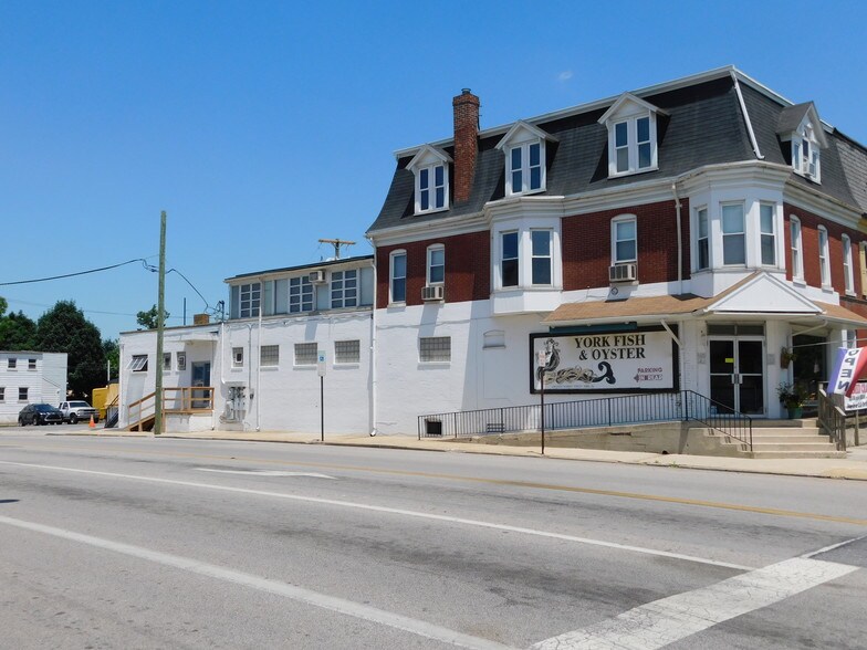 1369 W Market St, York, PA, 17404 Storefront Retail/Residential