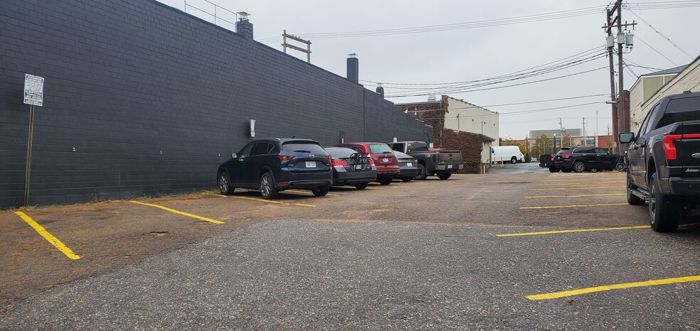 310 S 10th St, Lincoln, NE for lease - Building Photo - Image 3 of 12