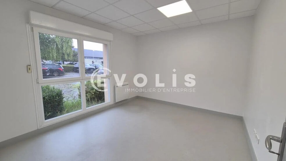 Office in Bussy-Saint-Georges for lease - Interior Photo - Image 2 of 3