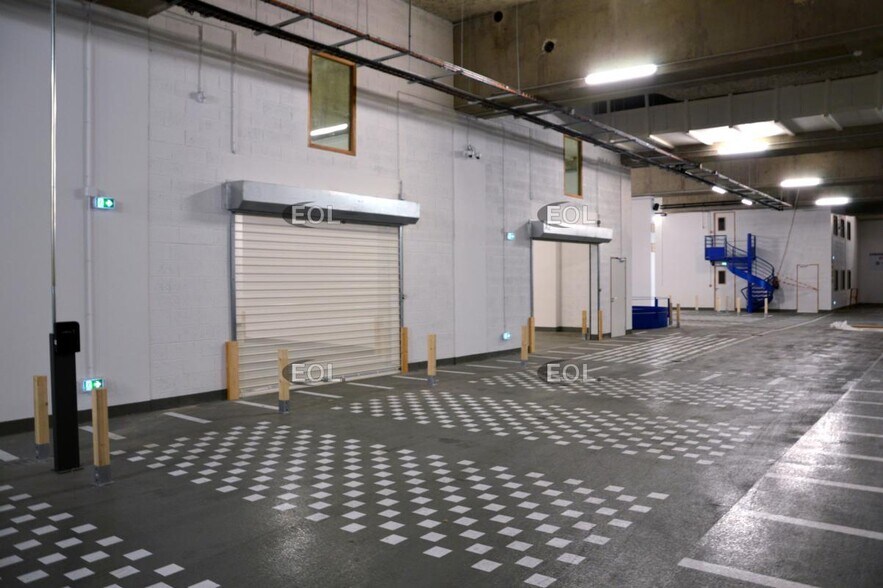 Industrial in Paris for lease - Building Photo - Image 3 of 6