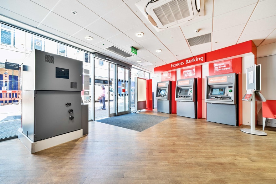 13 Market St, Falmouth for lease - Interior Photo - Image 2 of 6