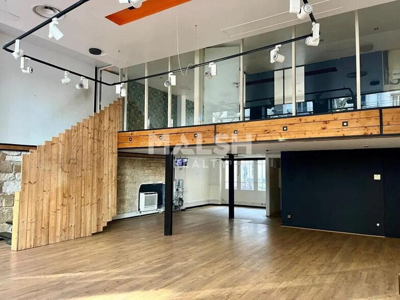 Retail in Lyon for lease - Interior Photo - Image 1 of 7