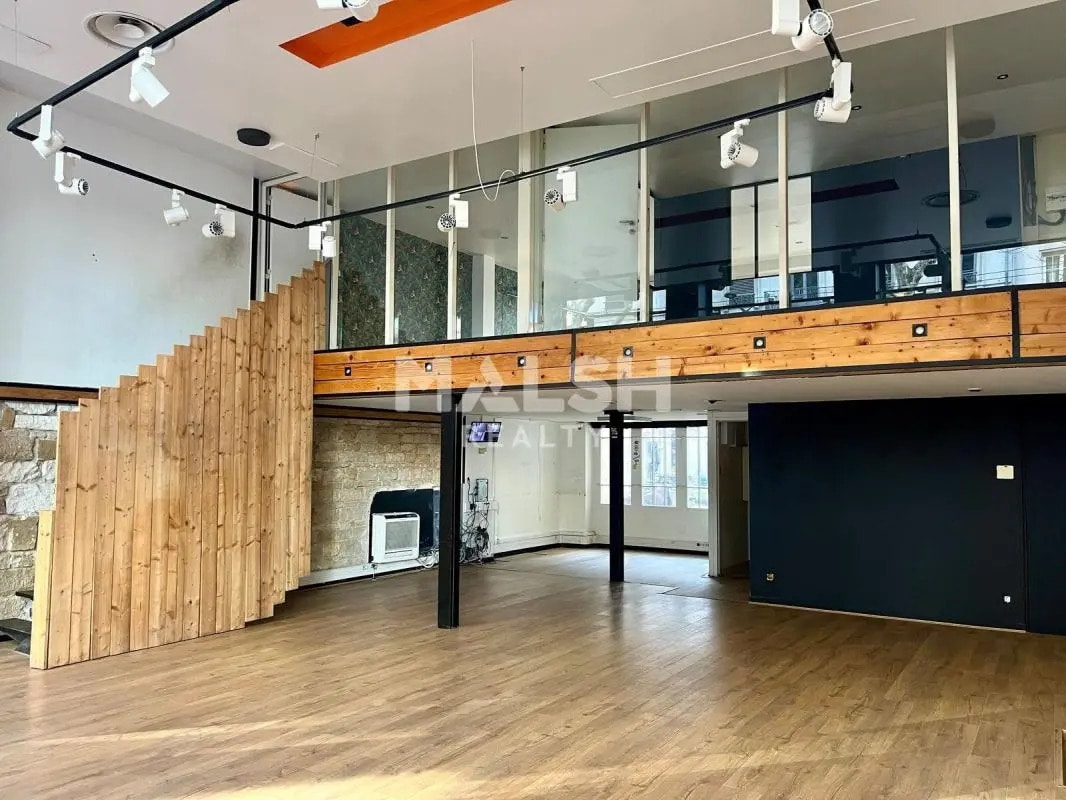 Retail in Lyon for lease Interior Photo- Image 1 of 8