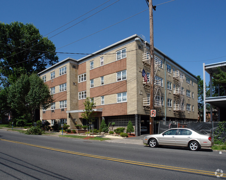 443-445 Broad Ave, Palisades Park, NJ for sale - Primary Photo - Image 1 of 1